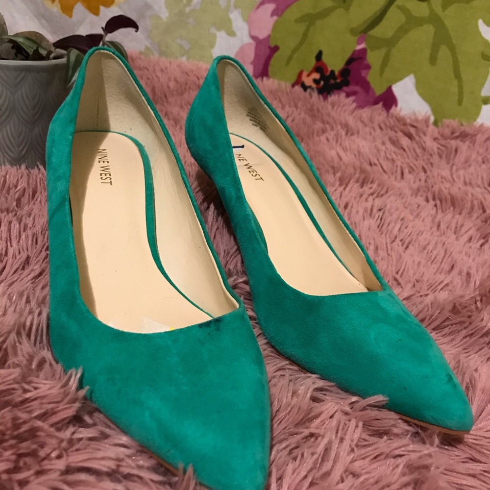 Green suede kitten heels 9.5 Nine West